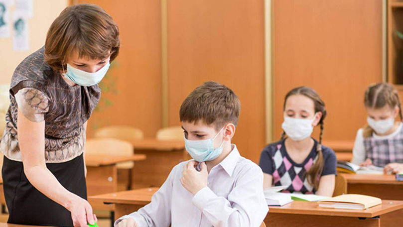 Elevii din Chişinău ar putea fi obligaţi să poarte măşti în clase