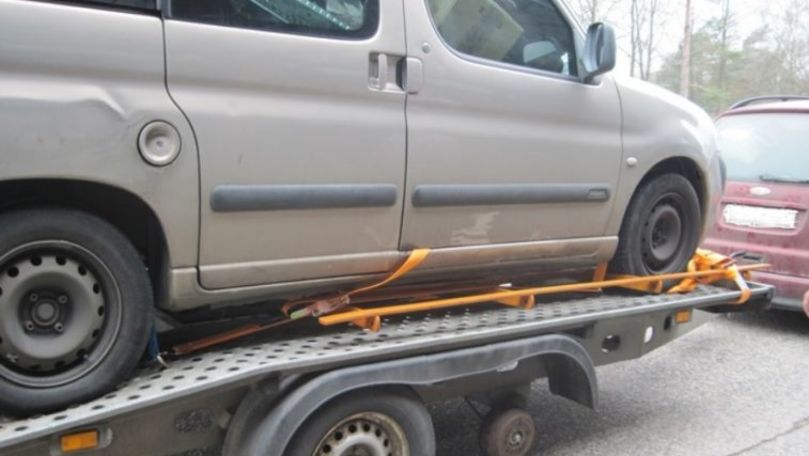 Mașină spre România, oprită în Germania: Remorca era fără roată