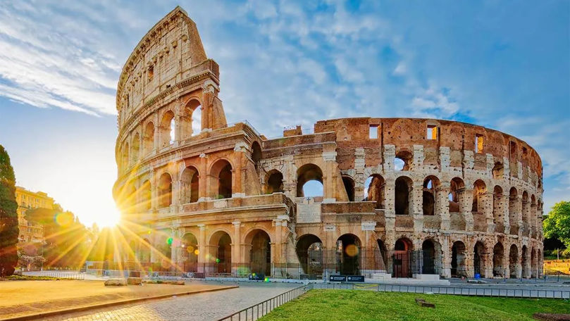 Cum a cerut scuze turistul care și-a scris numele pe Colosseum