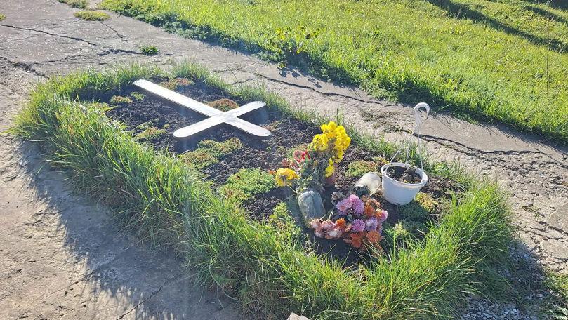 Două morminte de la o biserică a Mitropoliei Basarabiei, vandalizate