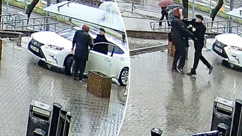 Momentul în care șoferul unui Lexus sare la bătaie la un pieton
