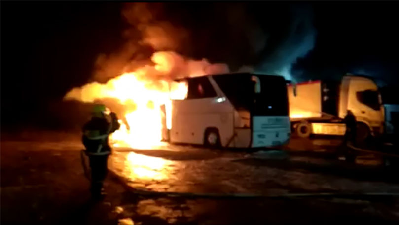 Un autocar care apare într-un filmuleț al PSRM, filmat în flăcări