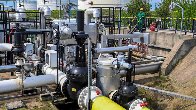 Словакия начала получать российскую нефть по "Дружбе".