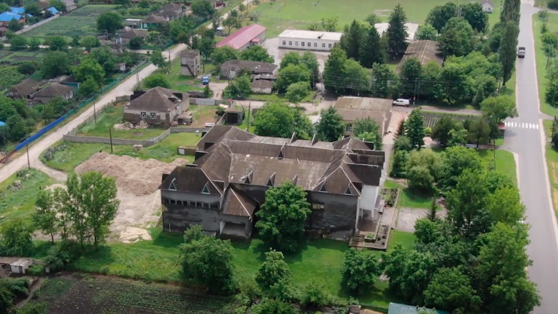 Cum un fost primar PCRM a privatizat Casa de Cultură din Făleștii Noi