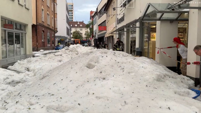Ploi de proporții biblice: Strat de 30 cm de grindină în Germania