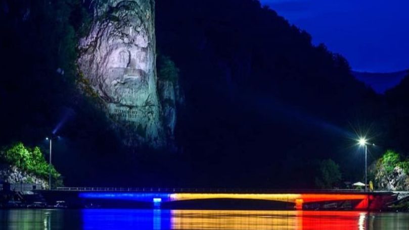 Cea mai înaltă sculptură în munte din Europa iluminată permanent noaptea