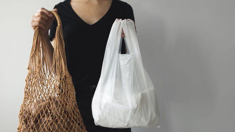 Fenomenul bizar din anumite țări: Plasticul, mai ecologic decât hârtia