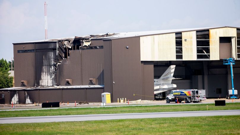 Un avion s-a prăbuşit peste un aeroport: 10 oameni au murit