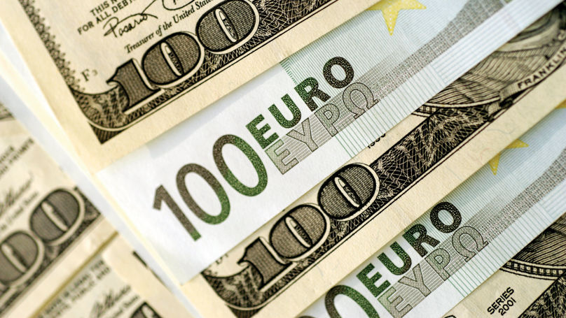 Curs valutar 8 iulie 2025: Cât valorează un euro și un dolar