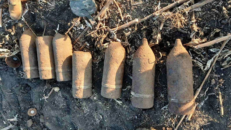 O bombă de avion și 7 proiectile, găsite pe un teren agricol la Delacău