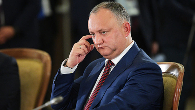 Додон предлагает, чтобы каждый депутат принес присягу в парламенте.