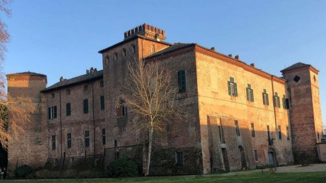 O tânără a cumpărat un conac în Italia, la prețul unei mașini