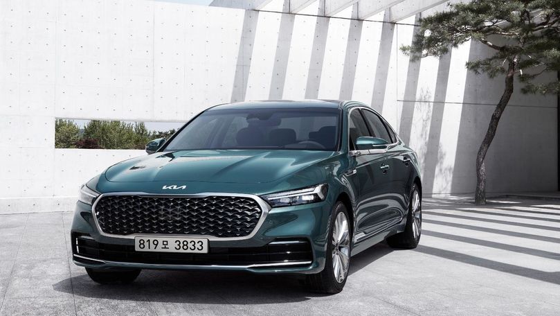 Kia K900 обновился: первые официальные фотографии.