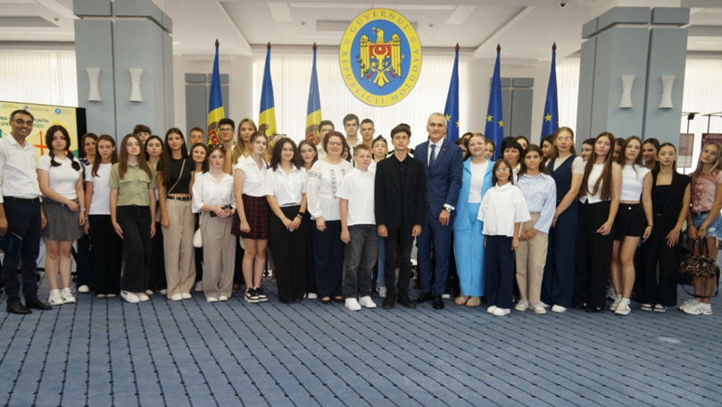 Elevi din Taraclia și Găgăuzia pleacă la cursuri de română în România