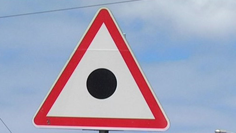 Mai multe indicatoare Punct negru, pe traseele din țară