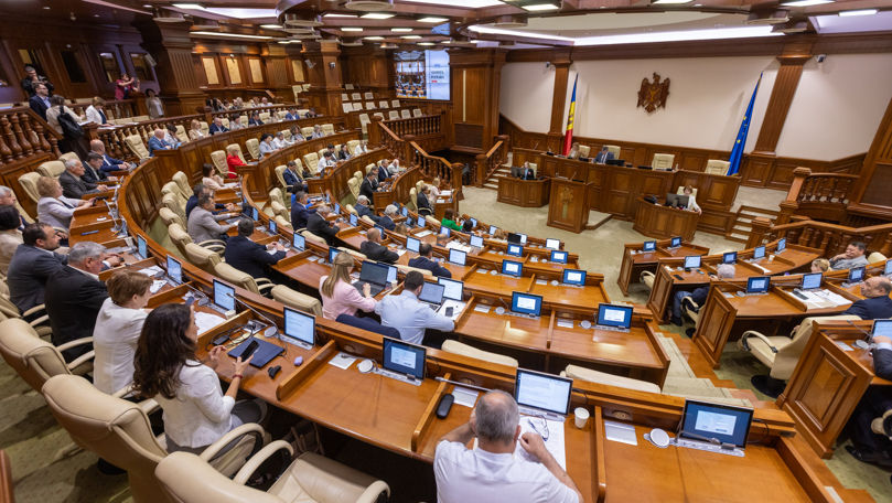 Peste 1.900 inițiative legislative, înaintate Parlamentului în patru ani