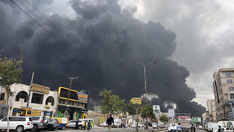 Armata israeliană a lovit aeroportul din Sanaa: Trei oameni au murit