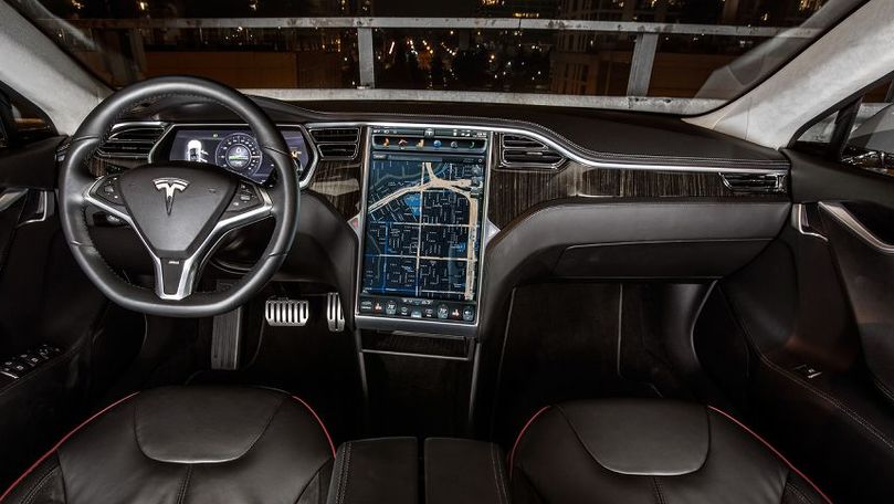 "Зрение" автопилота Tesla показали ночью в грозу.