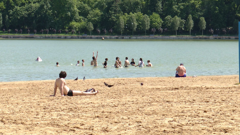 Val de căldură la început de iunie: Chișinăuienii au ieșit deja la plajă