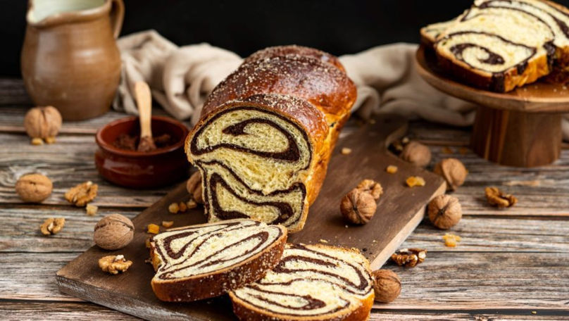 Cu ce se ung cozonacii după coacere pentru a fi mai delicioși