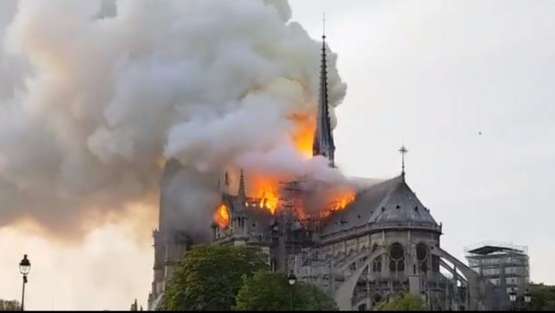 Flăcări la Notre-Dame: De ce pompierii nu au folosit elicoptere