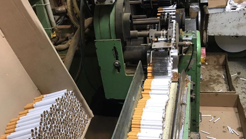 Fabrică clandestină de țigări în Polonia: 5 moldoveni, reținuți