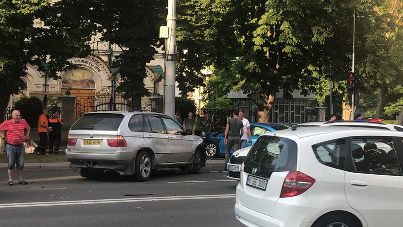 Grav accident în Capitală. Poliția și ambulanța, la fața locului