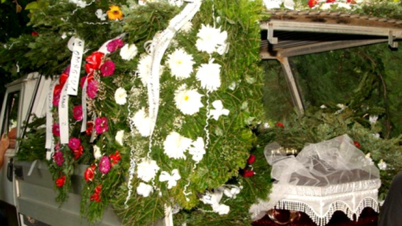Un preot a întrerupt o înmormântare și a sunat la 112. Ce s-a întâmplat