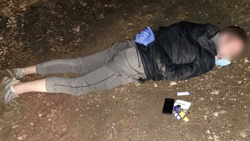 Jaf la Leova: Ofițerii SIS și SPIA au reținut doi tineri în flagrant