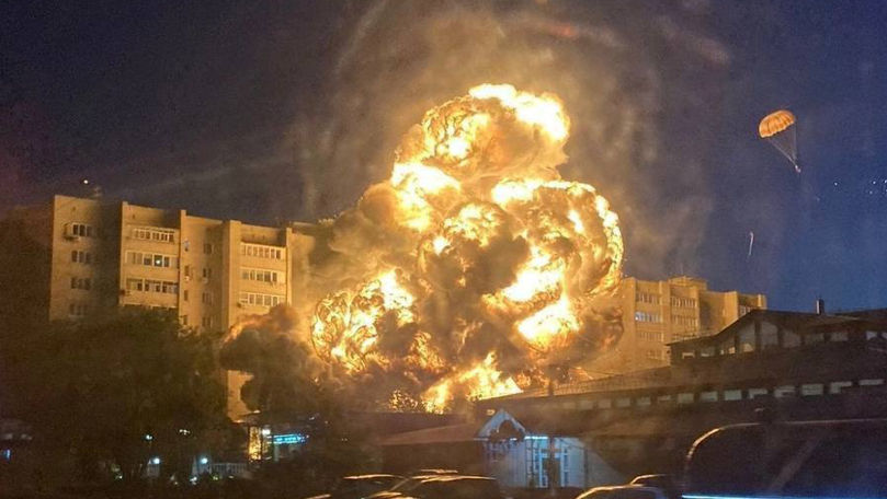 Самолет упал на жилые дома в Краснодарском крае.