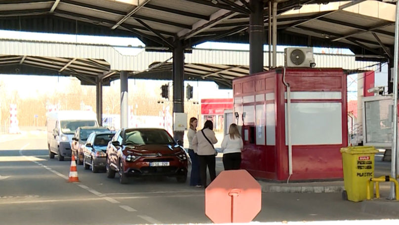 Румынские водители едут заправляться в Молдову: "У вас намного дешевле".