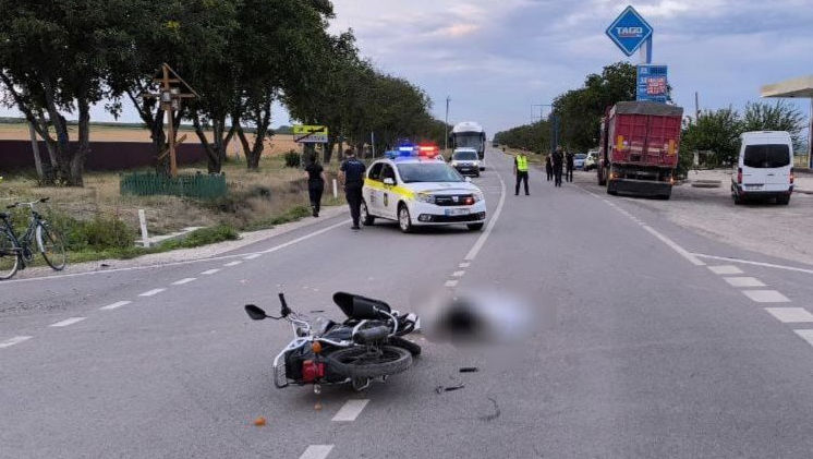 Accident la Comrat: Un minor aflat la ghidonul unei motociclete a murit