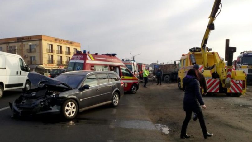 Accident violent în România: 4 mașini spulberate și 8 victime
