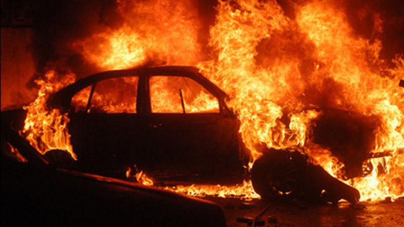 Mașina fiului unui candidat electoral, incendiată la Bălți