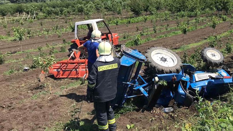 Minor rămas blocat sub un tractor la Călărași, salvat de pompieri