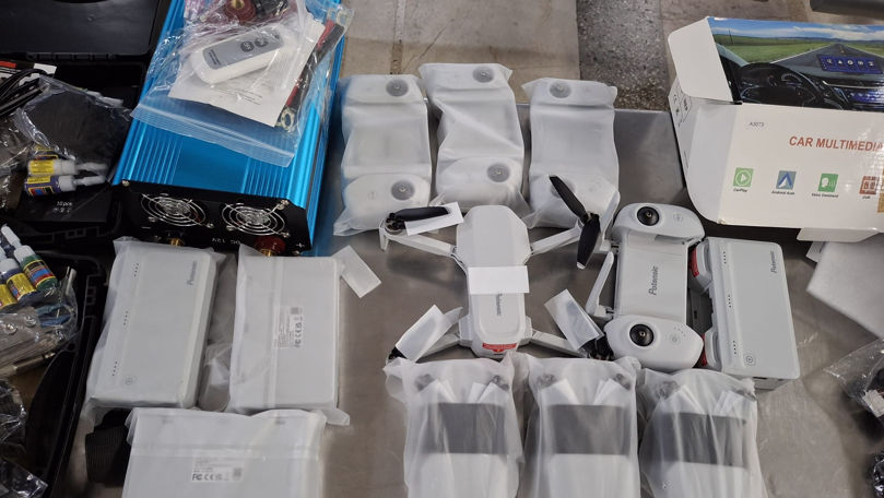 Drone și aparate de tatuat nedeclarate, depistate la vama Leușeni