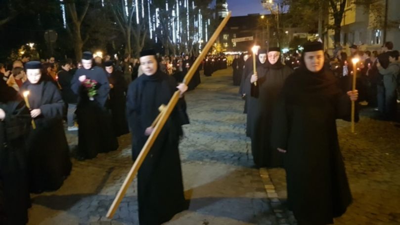 Pelerinaj la Iași: Credincioșii au aprins lumânări la Zidul Plângerii
