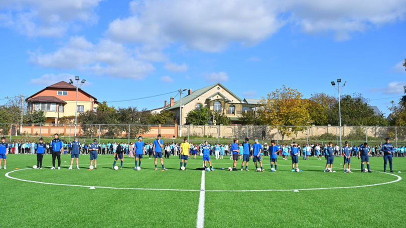 Cel mai mare stadion de fotbal, inaugurat la un liceu din Capitală