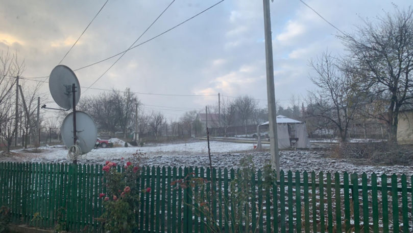 A venit iarna în Moldova: Primii fulgi au căzut în mai multe localități