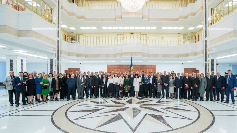 Igor Dodon a înmânat distincții de stat mai multor categorii de cetățeni