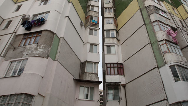 Zeci de blocuri locative din Capitală sunt în reparaţii