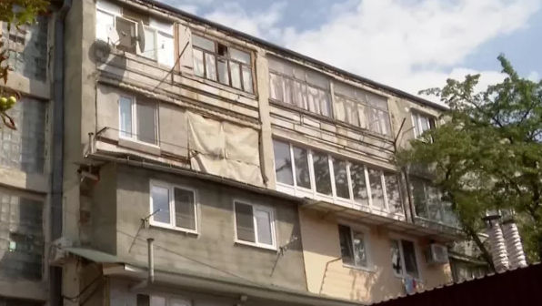 Scandal la un bloc din Chișinău: Intrarea, declarată proprietate privată