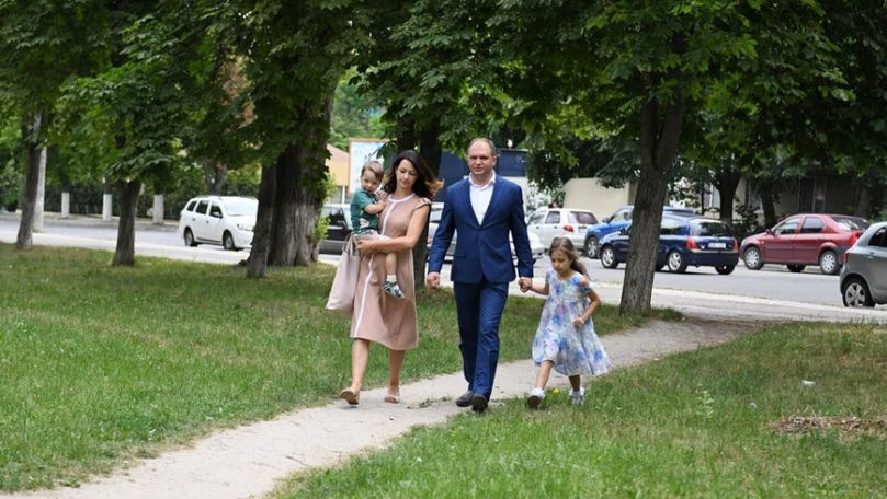 Ion Ceban și-a luat copiii la birou: De ce tata vine foarte târziu acasă