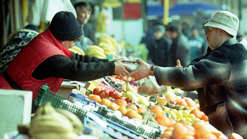 Verificări la piețele din Căușeni: Zeci de comercianți, amendați