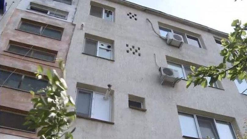 Un copil de 2 ani a supraviețuit după ce a căzut de la etajul 4