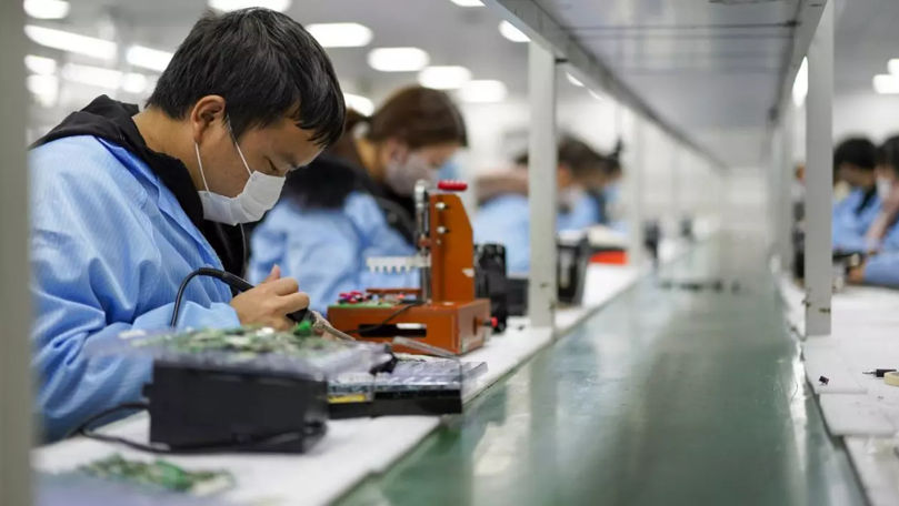 Dezvăluiri despre viața muncitorilor chinezi din fabricile de laptopuri