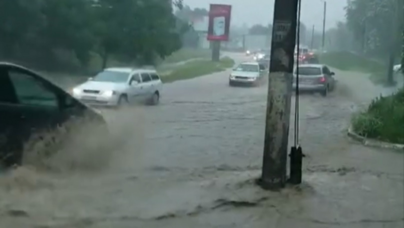 Dezastru pe străzile Chișinăului, în urma ploii de duminică