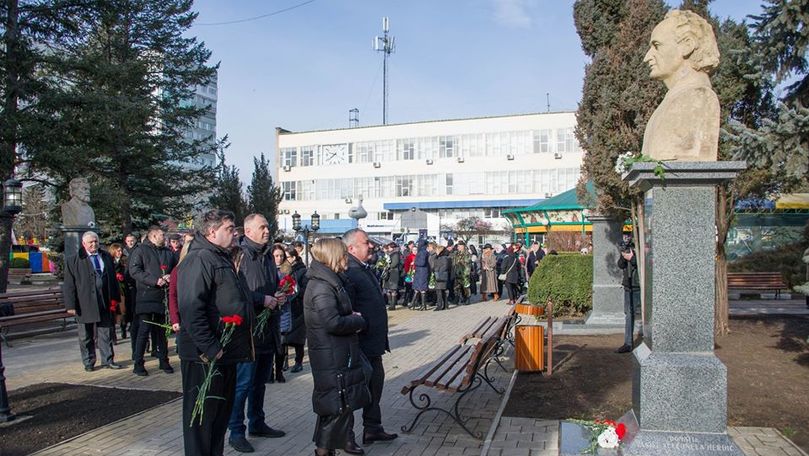 Locuitorii din Bălți i-au adus un elogiu poetului Grigore Vieru