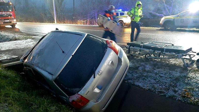 O Toyota a derapat și a ajuns în șanț la Soroca: Șoferul a murit pe loc