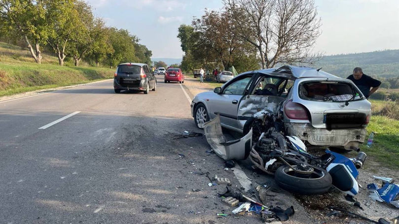 Grav accident la Strășeni: Un motociclist a ajuns la spital